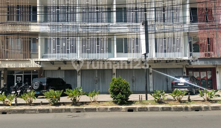 Affordable Newly-Built 3-Storey Terraced Shophouse in Cilendek Yasmin with Toll Road Access Borr 1