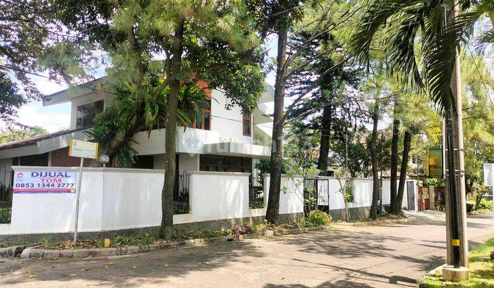 tampak depan rumah mewah hoek villa duta