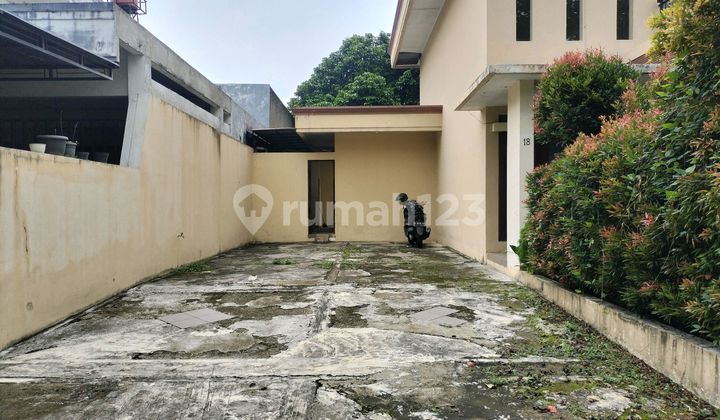 Strategic Main Road Yasmin House, Suitable for Business Office, Easy Access. Strategic Main Road Yasmin House, Suitable for Business Office, Easy Access.