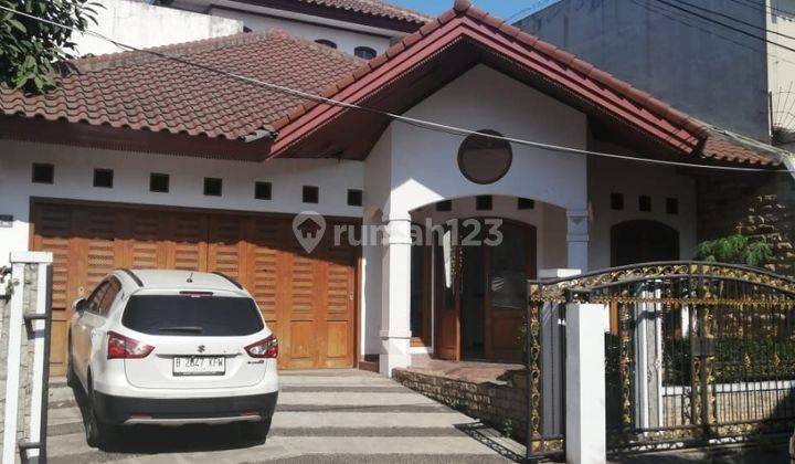 Rumah Rapi Siap Huni Bangunan 2 Lantai Ada Kolam Renang di Pekayon Galaxy Bekasi Selatan 1