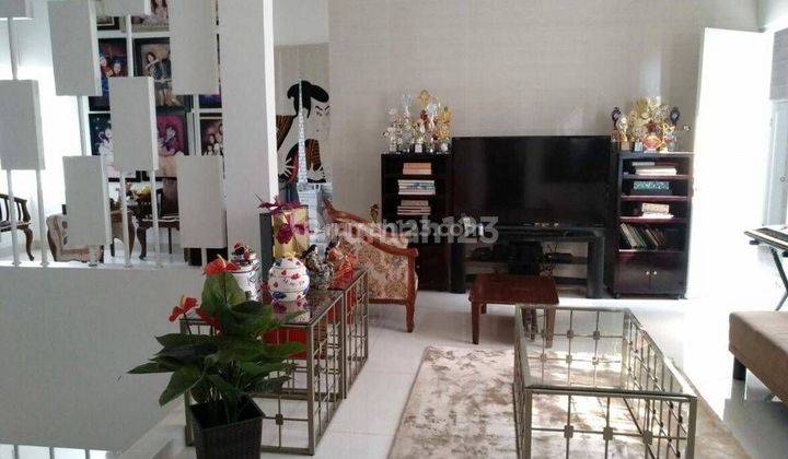 Rumah Cantik Siap Huni Bangunan 2 Lantai Ada Kolam Renang di Kemang Pratama 2 Bekasi  2