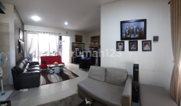 Good House with SHM in Ivy Park BSB City, Semarang near the lake. 2