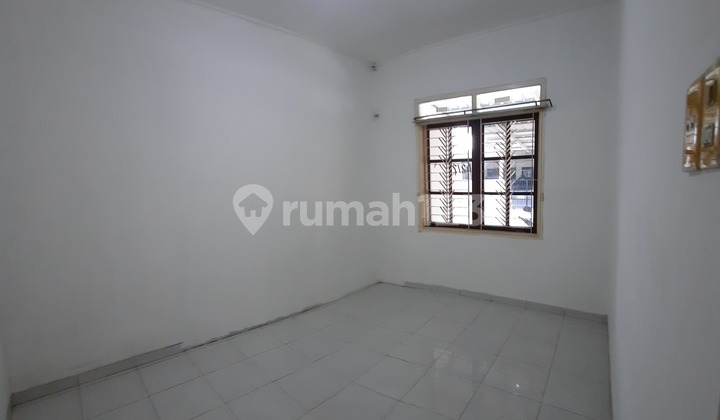 SHM Ready-to-Occupy House in Puri Anjasmoro Near Healthcare Facilities 2