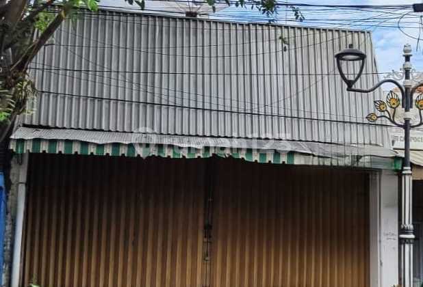 Ready-to-Occupy Shop House Near the Town Square 1