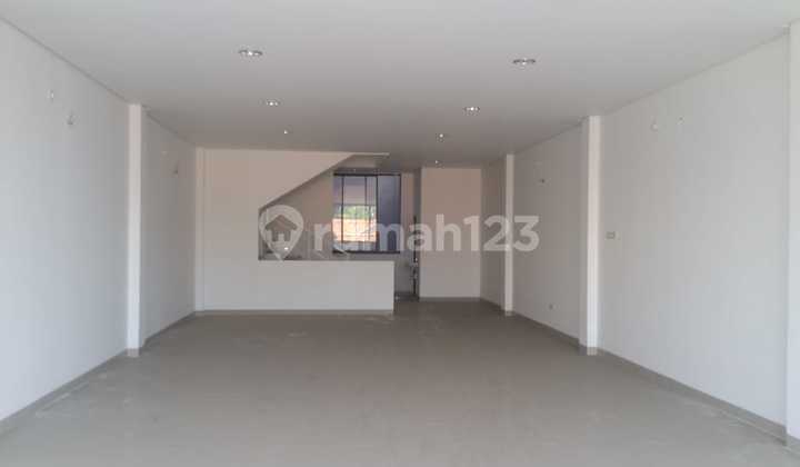 3-Story Shop House in City Center Near Mie Gacoan