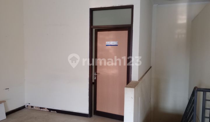 Ruko 2 Lantai Daerah Ramai Cocok Untuk Kantor atau Usaha 2