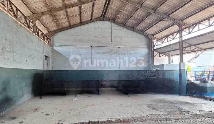 Gudang Terbuka di Pusat Brebes