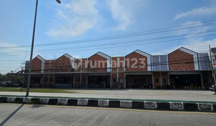 New Warehouse in Front of Bahari Inn Hotel New Warehouse in Front of Bahari Inn Hotel