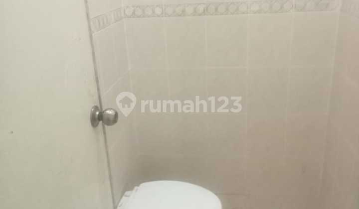 Ready-to-Occupy Shophouse in Nirmala Square Complex 2