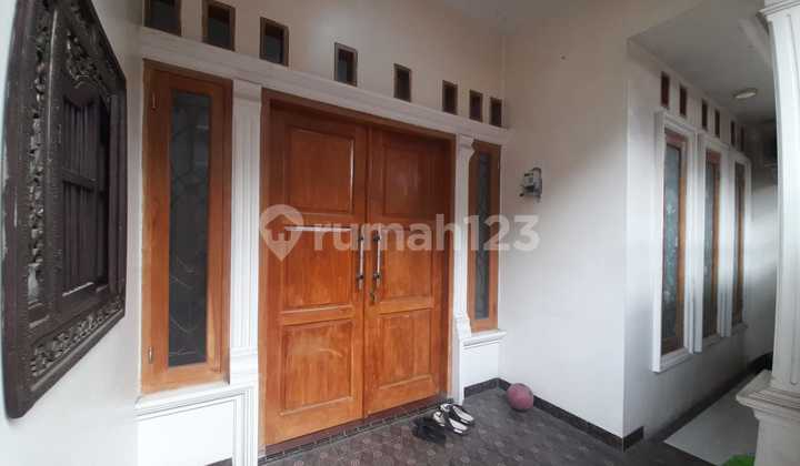 3-Story House Strategic Location 2