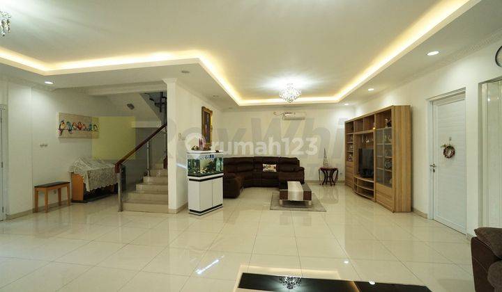 Rumah Besar Banyak Ruangan Kondisi Bagus Cocok Untuk Kantor