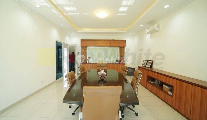 Rumah Besar Banyak Ruangan Kondisi Bagus Cocok Untuk Kantor