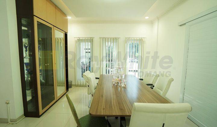 Rumah Besar Banyak Ruangan Kondisi Bagus Cocok Untuk Kantor