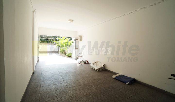 Rumah Besar Banyak Ruangan Kondisi Bagus Cocok Untuk Kantor