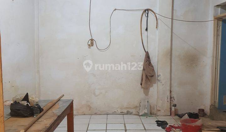 Rumah 1,5 Lantai Cukup Luas Masuk Gang Motor Perlu Renovasi 10