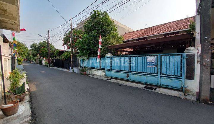 Rumah Klasik Interior Kayu Jati di Slipi Strategis Siap Huni 1