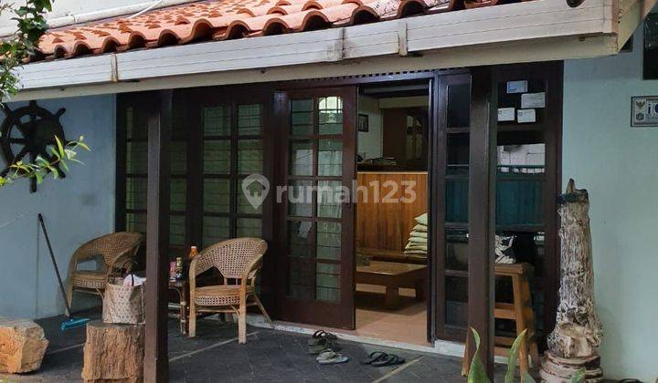 Rumah Klasik Interior Kayu Jati di Slipi Strategis Siap Huni 2