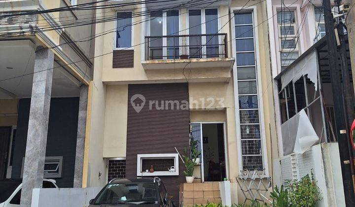 Rumah 2,5 lantai Siap Huni di Komplek Arcadia Daan Mogot 1