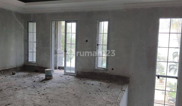 Rumah Hoek Setengah Jadi Dalam Cluster Exclusive di Kemanggisan 2