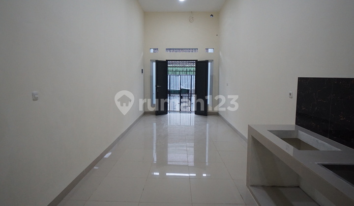 Rumah Baru 3,5 Lantai Bagus Adem Plafon Tinggi Tembok Bata Merah