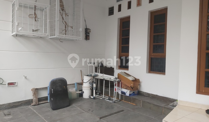 Neat 3-Story House Near Roxy Cideng 2