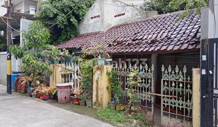 Rumah Tua Hitung Tanah di Tomang Sertifikat Sedang Proses Rumah Tua Hitung Tanah di Tomang Sertifikat Sedang Proses