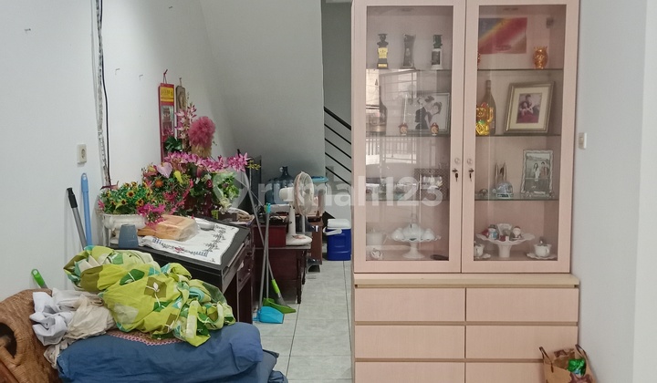 Grogol 3-Story House Neat Ready to Live Many Rooms Near Trisakti Grogol 3-Story House Neat Ready to Live Many Rooms Near Trisakti