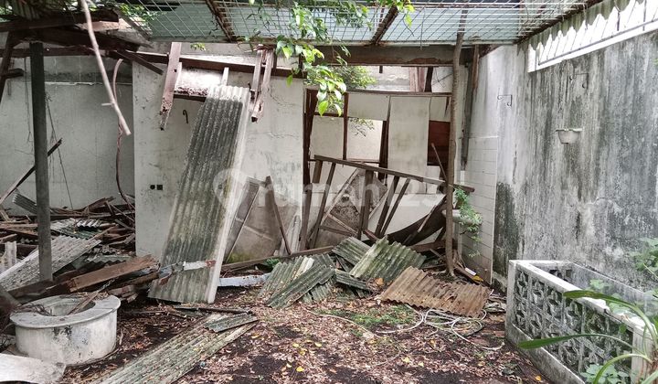 Strategic Old Land and House in Gambir Need to Be Rebuilt Strategic Old Land and House in Gambir Need to Be Rebuilt