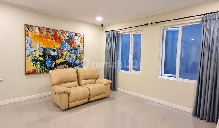 Rumah Area Senayan, Super Strategis Cocok Untuk di Jadikan Tinggal Ataupun Usaha 6