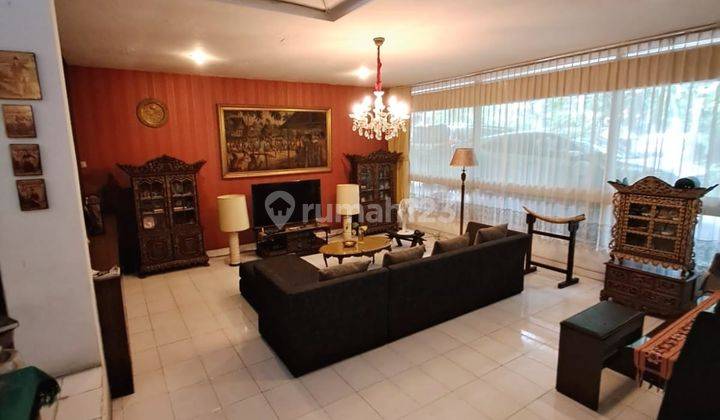 Dijual Rumah Tua Terawat di Kebayoran Baru. Daerah Komersial 2