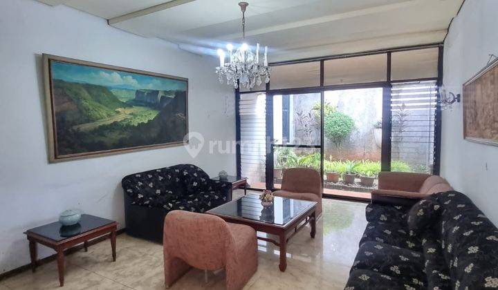 Jual Rumah di Simprug Golf Kawasan Elite Jakarta Selatan Strategis Area. Rumah Tua Hitung Harga Tanah. 2