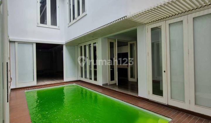 Dijual Rumah Townhouse Modern Ada Basement Pribadi 2