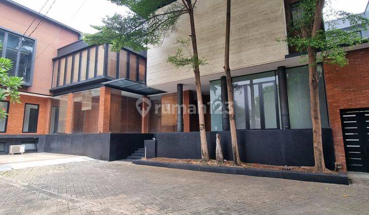 Dijual Rumah Townhouse Modern Ada Basement Pribadi 1