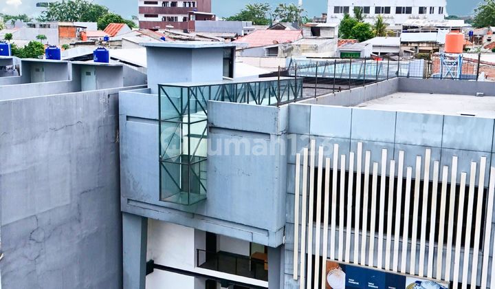 Dijual Bangunan Ruko Ex Kantor Seberang Mall Gandaria City, Kebayoran. bisa untuk Office, Klinik & Spa, resto dan usaha lainnya.