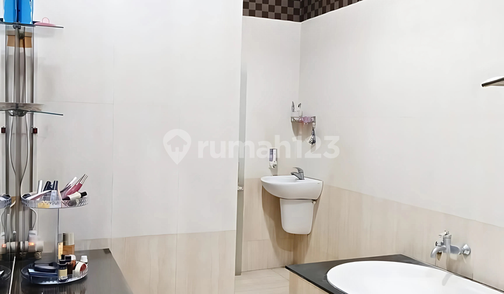 Modern Luxury House in a Strategic Location 2