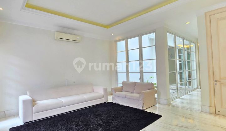 Unit Terbatas! Dijual Rumah Townhouse Area Kemang Design American Classic. 2