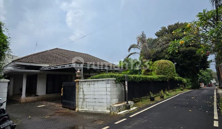 Hitung Tanah! Luas 931m2, dengan backyard luas, Akses Tol terbaik, Strategis ke Pondok indah dan Cilandak Towns Square, Rumah di Cilandak 2