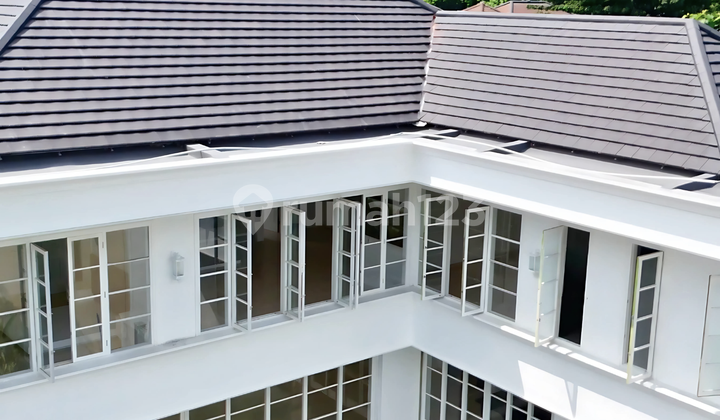 Limited Edition. Dijual Rumah Mewah Baru dengan harga Bagus di Kemang Dalam, ada Private Lift dan Double Gate. Limited Edition. Dijual Rumah Mewah Baru dengan harga Bagus di Kemang Dalam, ada Private Lift dan Double Gate.