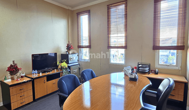 Dekat sekolah Perancis, Dijual Ruko Area Cipete Raya Lokasi Premium di jalan utama, dekat ke MRT Cipete 1