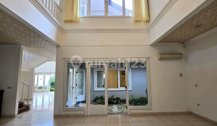 Bright House for rent in Kemang with a beautiful garden in a quiet area of Kemang 2