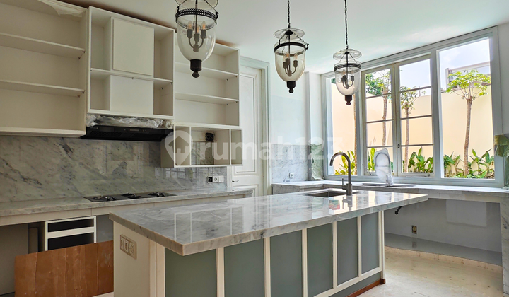 Limited Edition. Dijual Rumah Mewah Baru dengan harga Bagus di Kemang Dalam, ada Private Lift dan Double Gate. 2