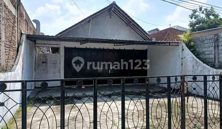 For Rent: Warehouse on the Side of Parangtritis Main Road. Strategic Location for Business.