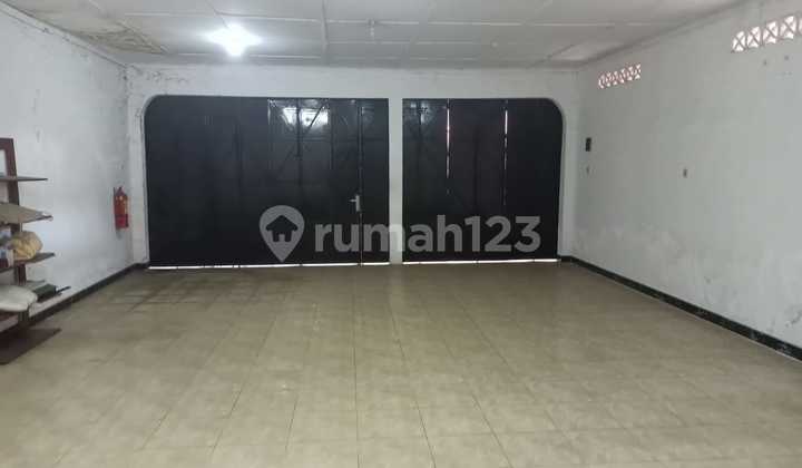 For Rent: Warehouse on the Side of Parangtritis Main Road. Strategic Location for Business.