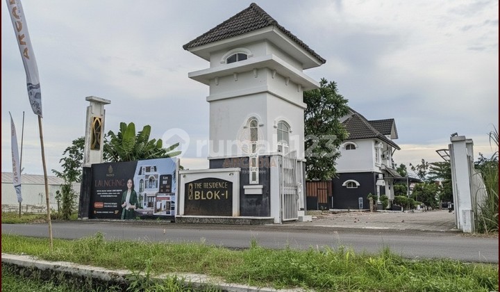 Rumah 3 Lantai Bonus Kolam Renang Pribadi Gamping