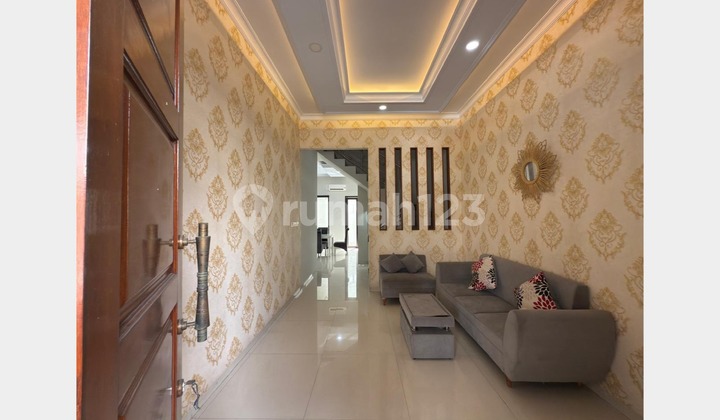 Exclusive House for Rent in Jagakarsa - Access to Residential Gate on the Main Road Side 2