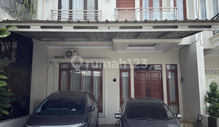 Exclusive House for Rent in Jagakarsa - Access to Residential Gate on the Main Road Side Exclusive House for Rent in Jagakarsa - Access to Residential Gate on the Main Road Side