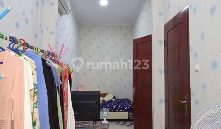Dijual Murah Rumah Second 2 Lantai Bangunan Masih Oke Semi Furnished Siap Huni 2