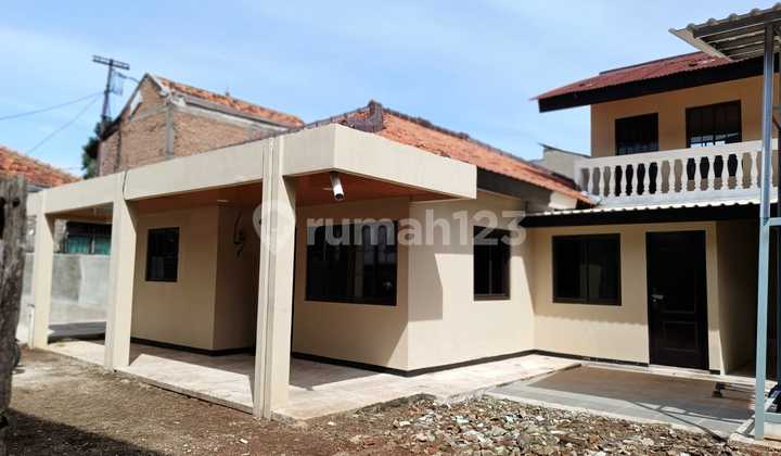 For Rent Spacious 300 M House in Pondok Bambu - Land Area 300 M², Near Kalimalang & Close to Toll Road 1