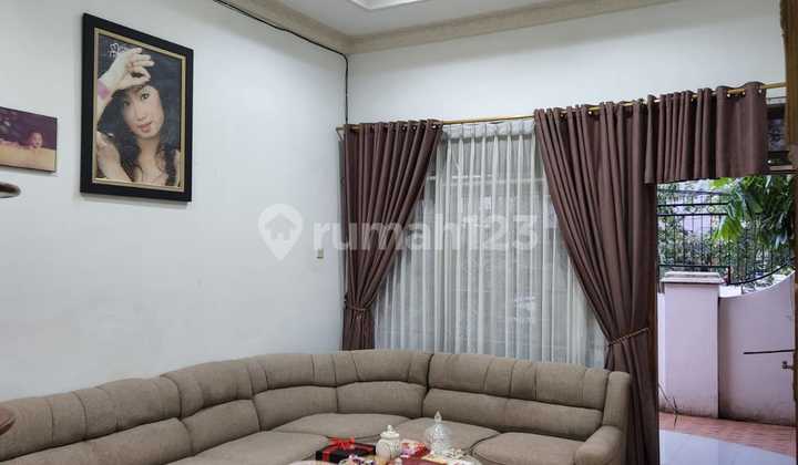 3+1 BR, Land Area 300 m2, Hook, House in Kelapa Gading, North Jakarta 3+1 BR, Land Area 300 m2, Hook, House in Kelapa Gading, North Jakarta
