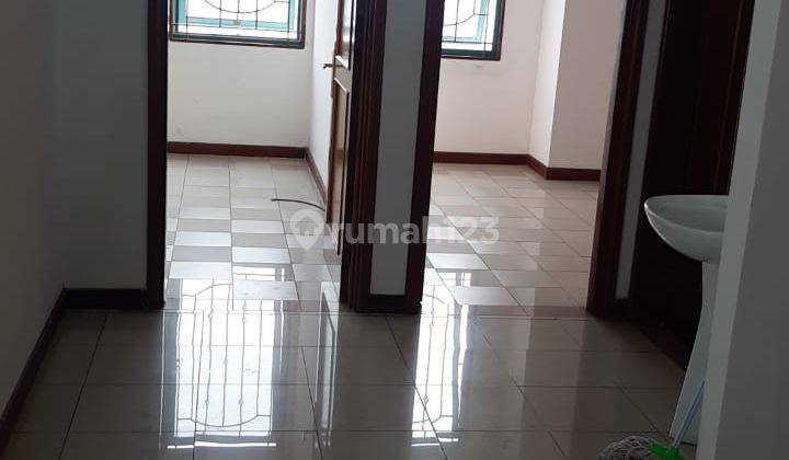 Apartement Riverside 3 BR Semi Furnished 1